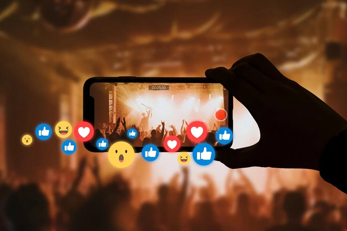 Facebook Launches Enhanced Full-Screen Video Player